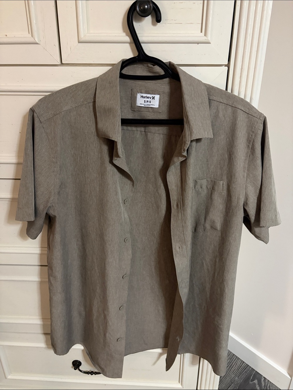 Hurley Men's Short Sleeve Button-Down Shirt in Taupe Green